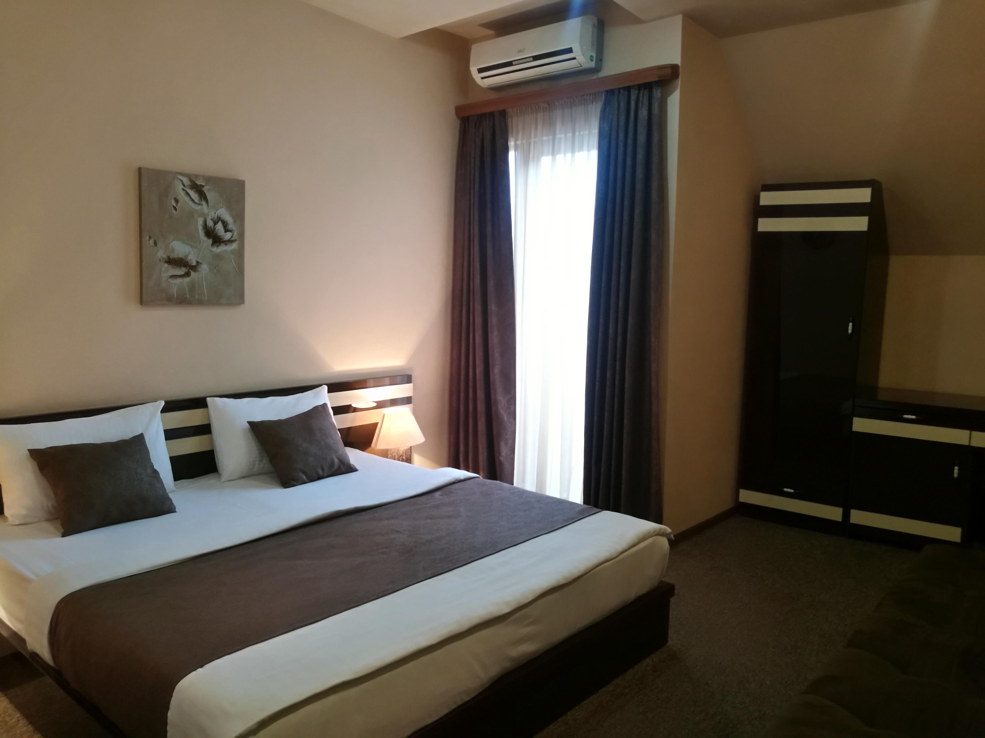 Hotel Diplomat Tbilisi Esterno foto
