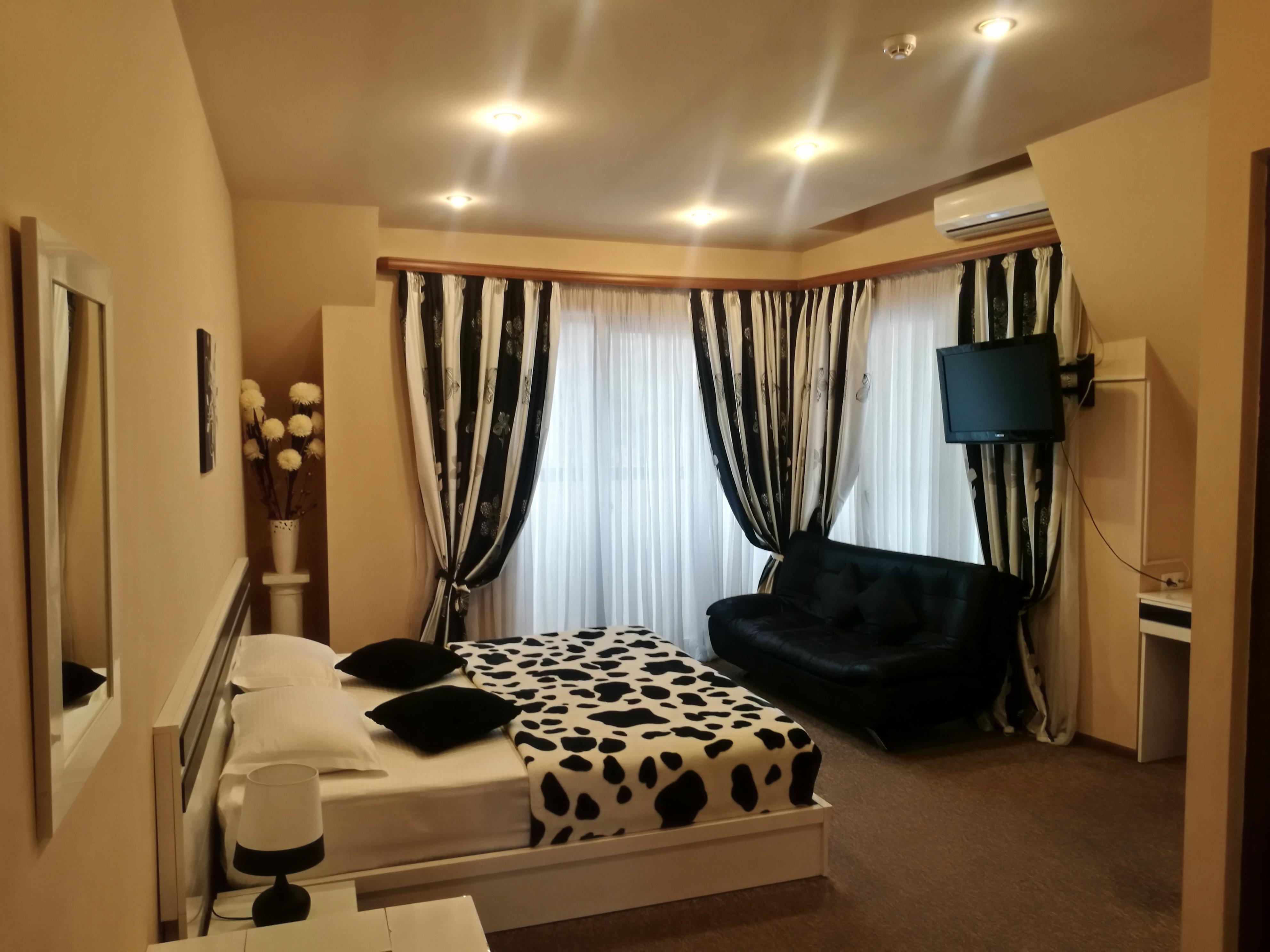 Hotel Diplomat Tbilisi Esterno foto