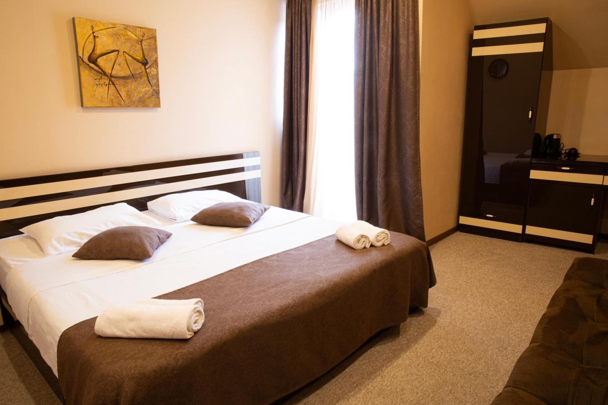 Hotel Diplomat Tbilisi Esterno foto
