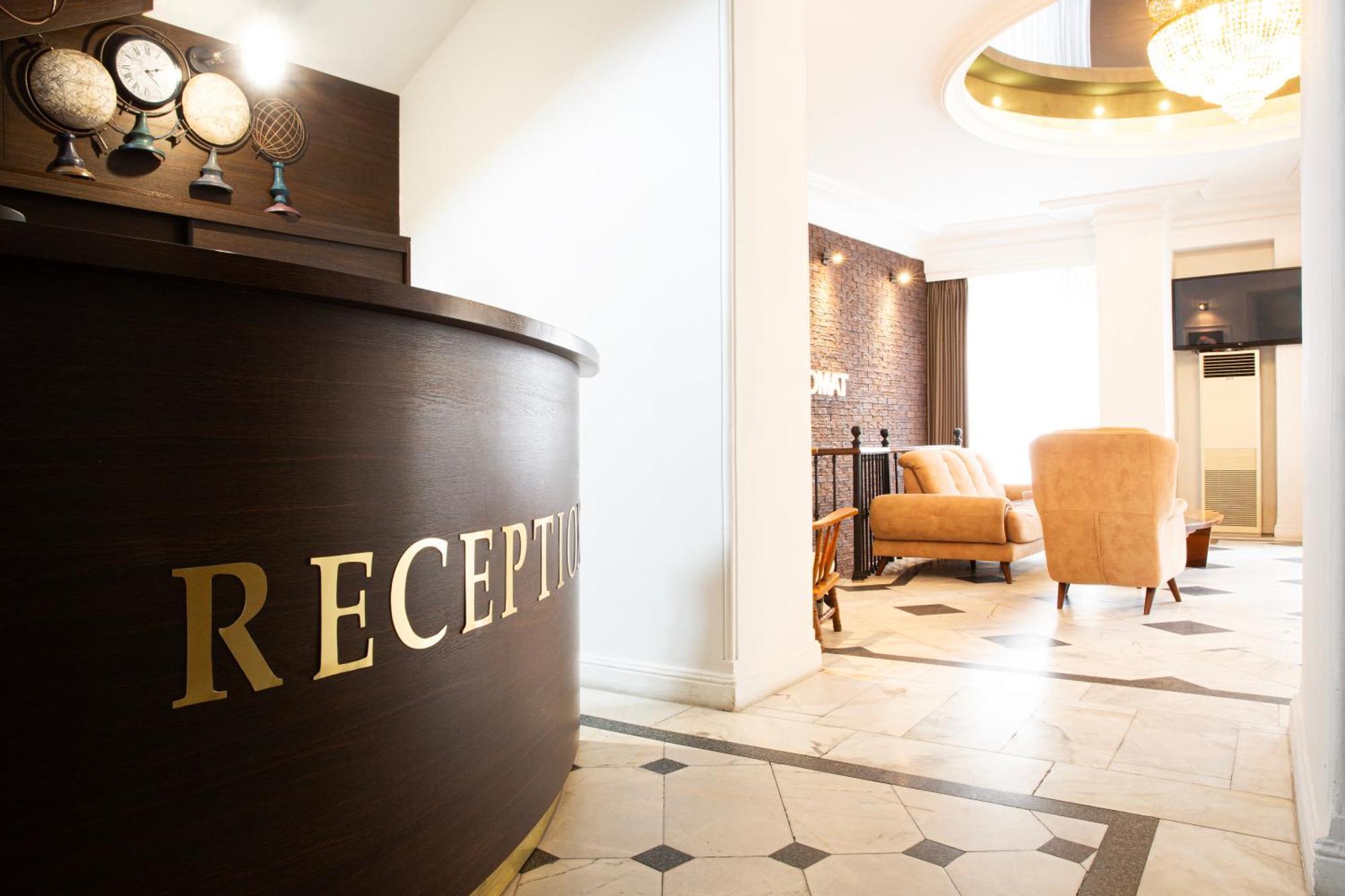 Hotel Diplomat Tbilisi Esterno foto
