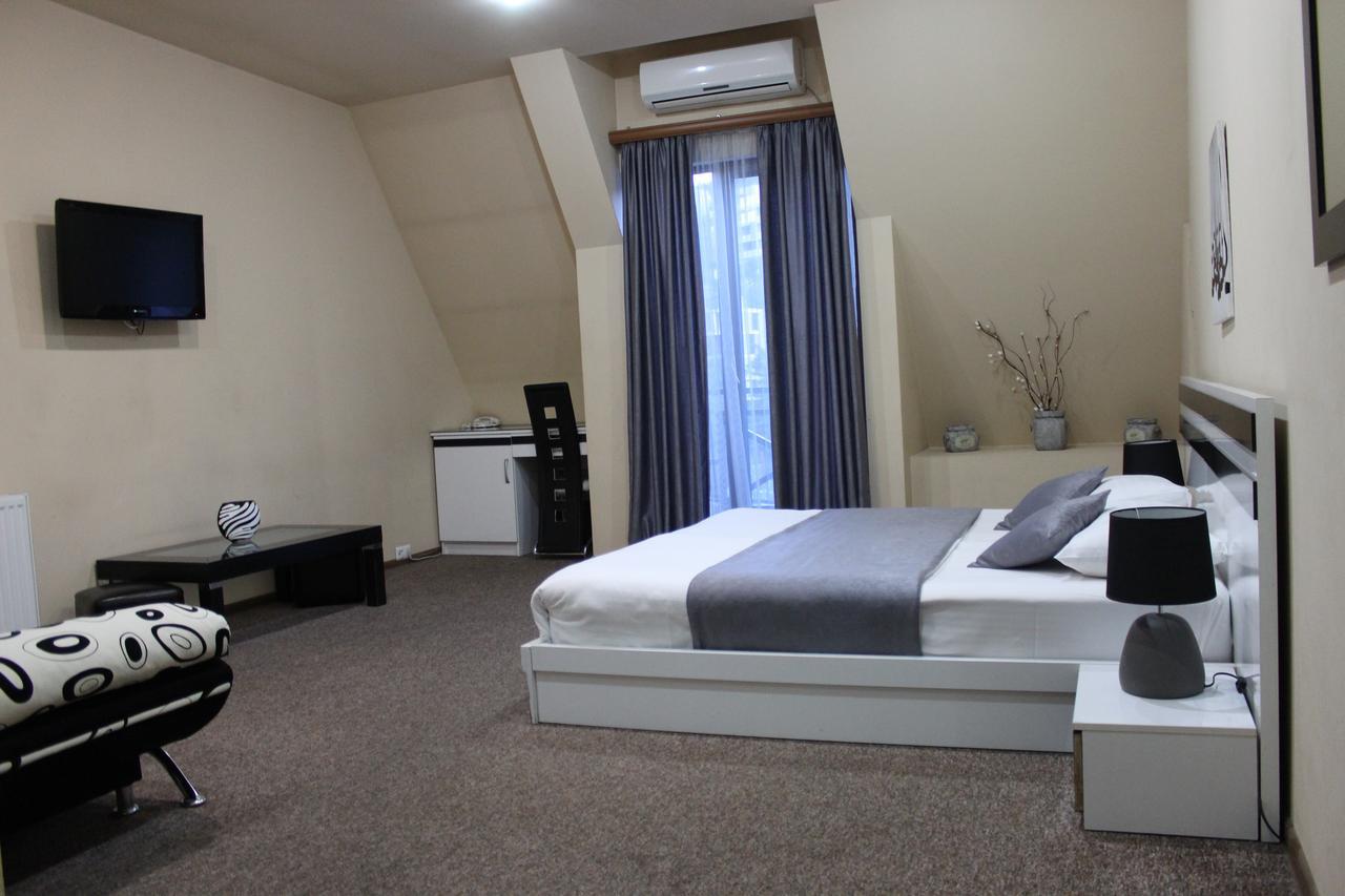 Hotel Diplomat Tbilisi Esterno foto