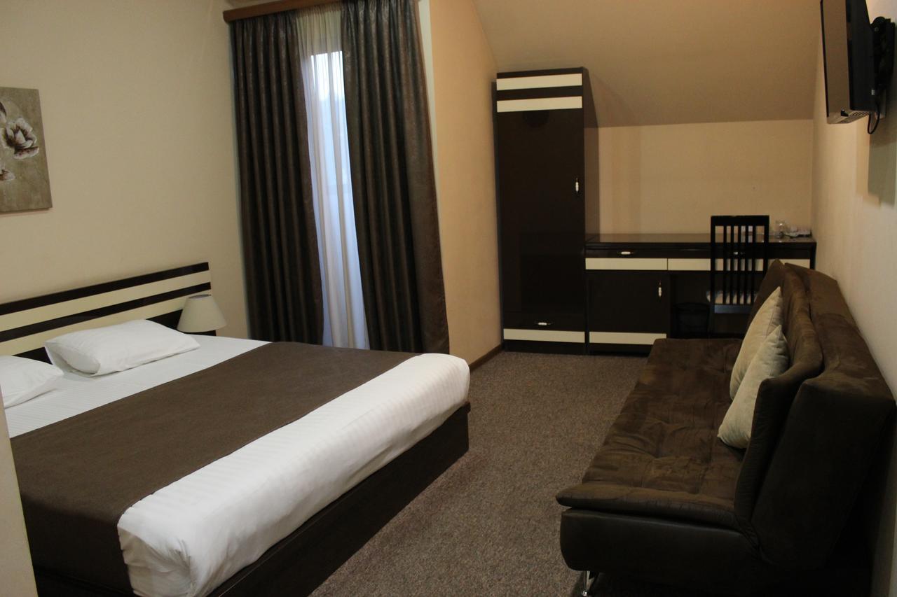 Hotel Diplomat Tbilisi Esterno foto