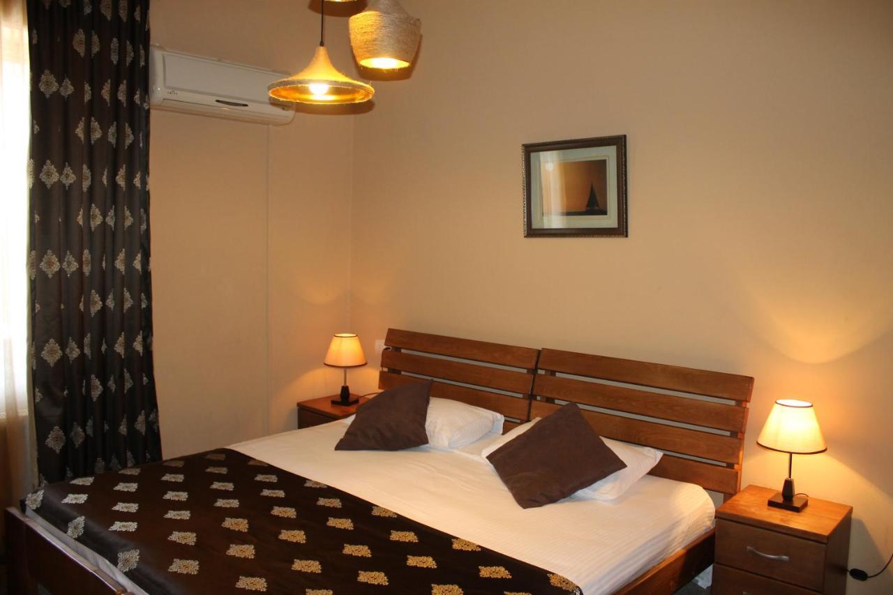 Hotel Diplomat Tbilisi Esterno foto