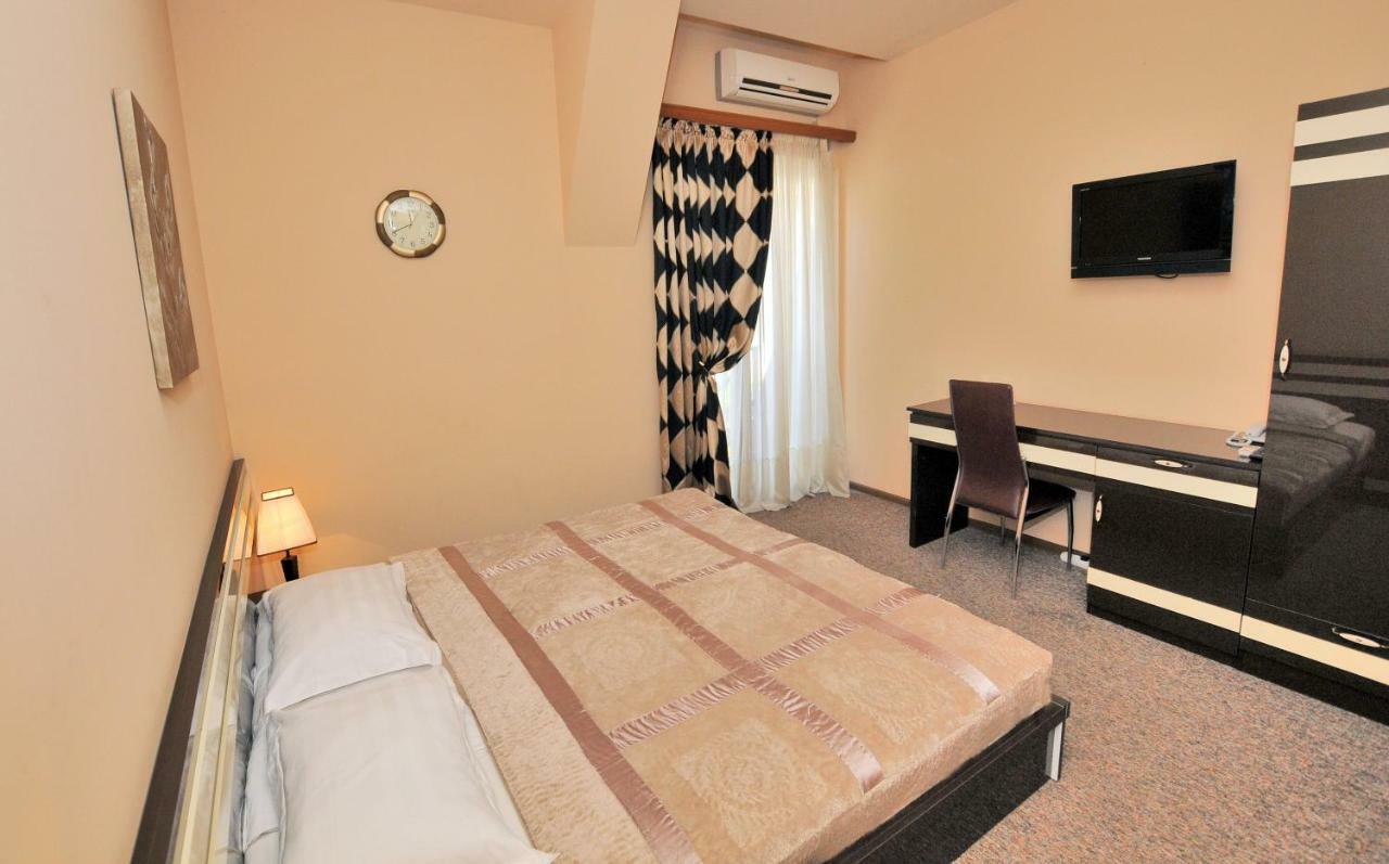Hotel Diplomat Tbilisi Esterno foto