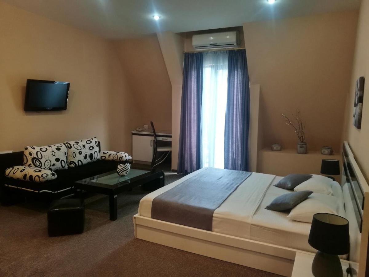 Hotel Diplomat Tbilisi Esterno foto