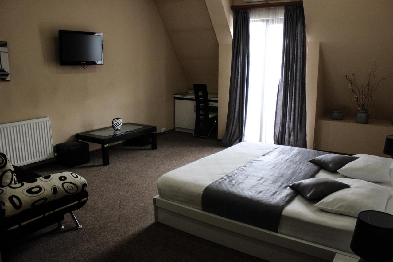 Hotel Diplomat Tbilisi Esterno foto