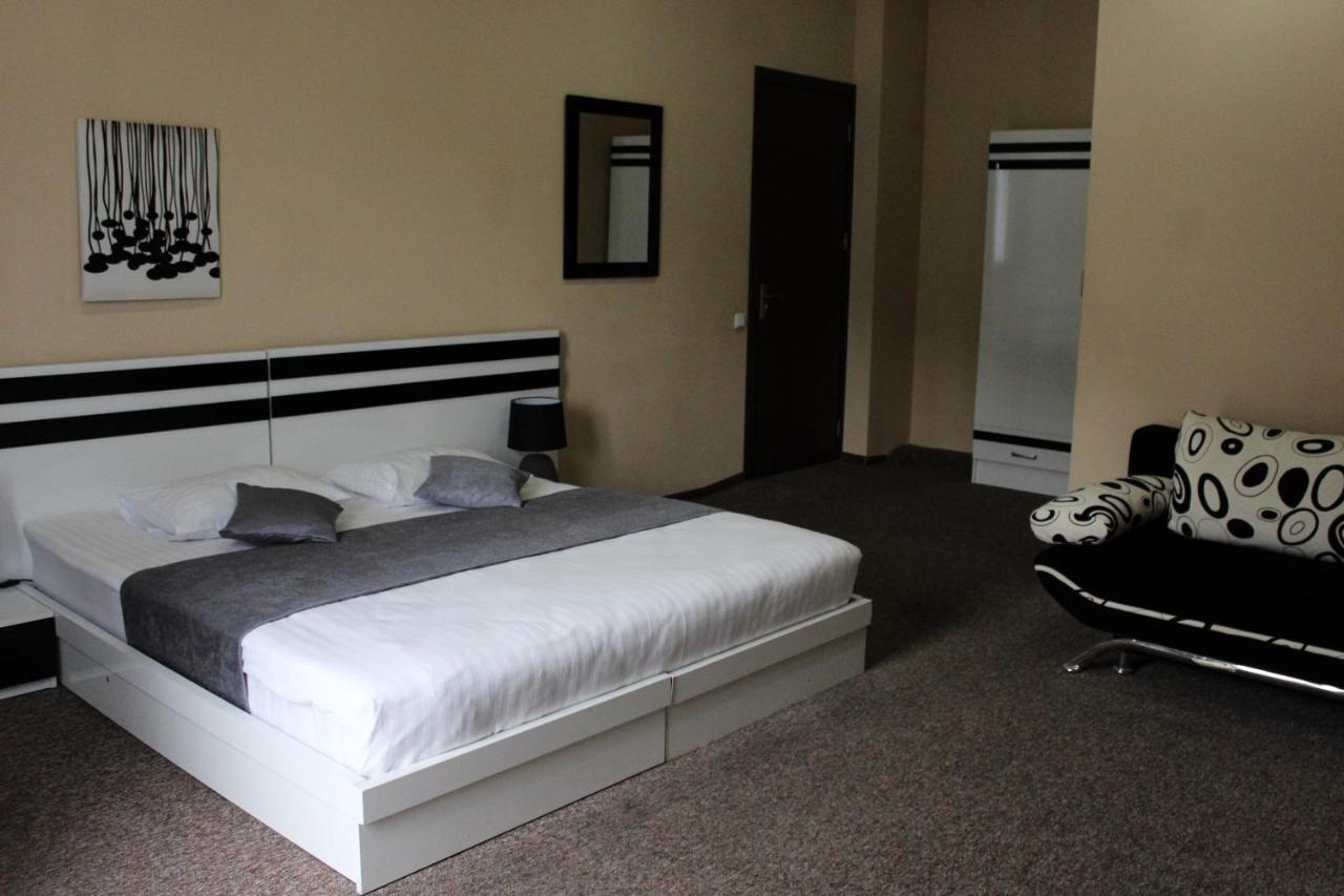 Hotel Diplomat Tbilisi Esterno foto