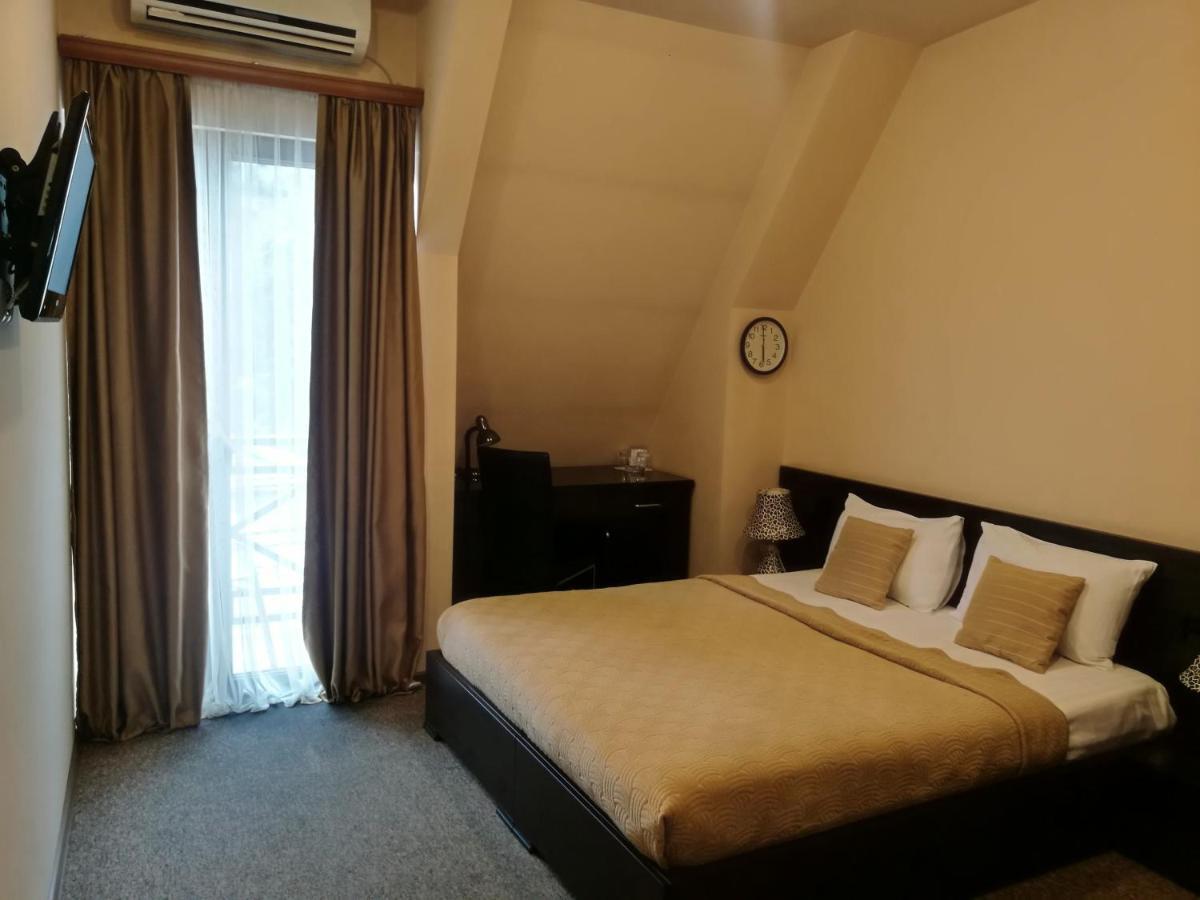 Hotel Diplomat Tbilisi Esterno foto