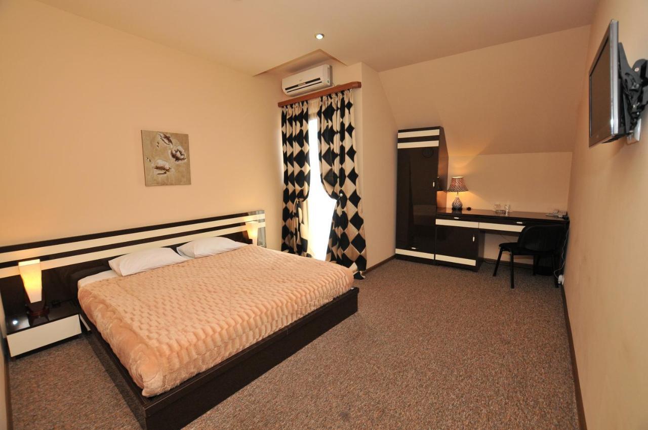 Hotel Diplomat Tbilisi Esterno foto